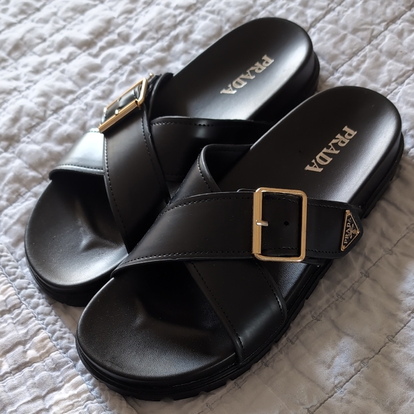 Designer Inspored Black Slides with Gold Buckle Size 39 - Picture 1 of 2